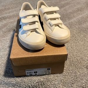 Veja size 37